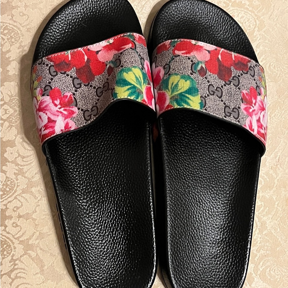 Gucci Women's Floral Slide Sandals - Black and Pink